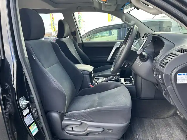 トヨタ ランドクルーザー プラド TX 香川県 2019(平31)年 16.4万km アティチュードブラックマイカ トヨタセーフティセンス/・プリクラッシュセーフティ/・レーンディパーチャーアラート/・ロードサインアシスト/・先行車発進告知機能/・レーダークルーズコントロール/・オートマチックハイビーム/サンルーフ/純正９型SDナビ/・Bluetooth/・HDMI接続/・フルセグTV/・CD/DVD/・USB入力端子/バックカメラ/ディーゼル/ルーフレール/４WD/ダウンヒルアシスト/LEDオートライト/純正17インチアルミ/ドライブレコーダー/ビルトインETC/プッシュスタート/スマートキー/純正フロアマット