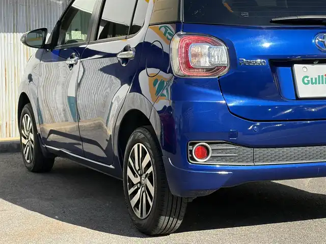 トヨタ パッソ モーダ　Gパッケージ 三重県 2018(平30)年 12.3万km ブラックマイカメタリック/ディープブルークリスタルマイカ ワンオーナー　/スマートアシストII/　・衝突警報機能(対車両・対歩行者)/　・衝突回避支援ブレーキ機能(対車両)/　・誤発進抑制制御機能/　・後方誤発進抑制制御機能/　・車線逸脱警報機能/　・先行者発進お知らせ機能/純正ナビ/　・Bluetooth/　・DTV/　・DVD/CD再生/　・録音/黒ルーフ/スマートキー/プッシュスタート/LEDヘッドライト/LEDフォグライト/オートライト/オートリトラクタブルミラー/ウィンカーミラー/ビルトインETC/革巻きステアリング/ステアリングスイッチ/アイドリングストップ/プライバシーガラス/フロアマット/横滑り防止機能/サイド/カーテンエアバック