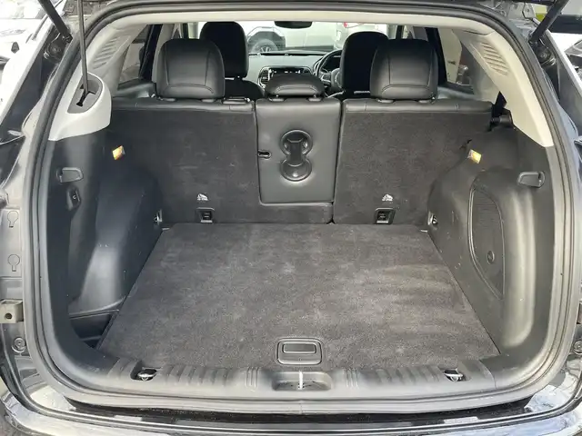 クライスラー・ジープ ジープ コンパス リミテッド 愛知県 2021(令3)年 3.7万km 黒 /禁煙//メーカーナビ//BT/USB/AUX/フルセグ//バックカメラ//黒革シート//前席パワーシート//前席シートヒーター//ALPINEサウンドシステム//BRUT16インチAW//ホワイトレタータイヤ//パワーバックドア//前後ドライブレコーダー//ETC2.0//ACC/BSM//自動緊急ブレーキ//レーンセンス//側面距離警告//電子制御パーキングブレーキ//MTモード付AT//LEDオートライト//フロントフォグ/リアフォグ//照明付きバニティミラー//自動防眩ルームミラー//純正フロアマット//純正ドアバイザー//スペアスマートキー//スペアタイヤ//新車時保証書//取扱説明書