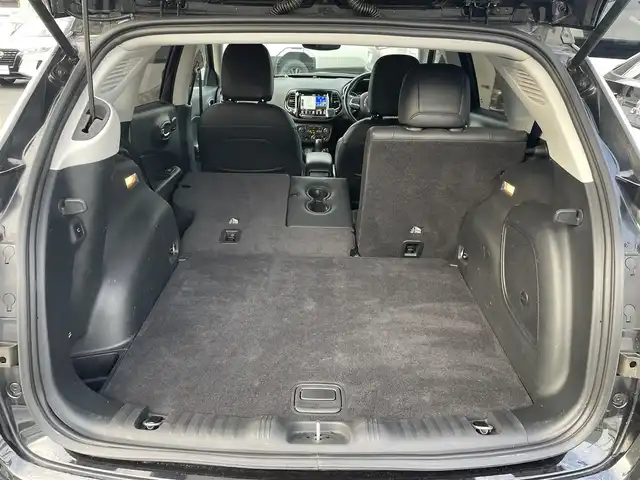 クライスラー・ジープ ジープ コンパス リミテッド 愛知県 2021(令3)年 3.7万km 黒 /禁煙//メーカーナビ//BT/USB/AUX/フルセグ//バックカメラ//黒革シート//前席パワーシート//前席シートヒーター//ALPINEサウンドシステム//BRUT16インチAW//ホワイトレタータイヤ//パワーバックドア//前後ドライブレコーダー//ETC2.0//ACC/BSM//自動緊急ブレーキ//レーンセンス//側面距離警告//電子制御パーキングブレーキ//MTモード付AT//LEDオートライト//フロントフォグ/リアフォグ//照明付きバニティミラー//自動防眩ルームミラー//純正フロアマット//純正ドアバイザー//スペアスマートキー//スペアタイヤ//新車時保証書//取扱説明書