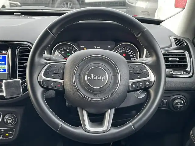 クライスラー・ジープ ジープ コンパス リミテッド 愛知県 2021(令3)年 3.7万km 黒 /禁煙//メーカーナビ//BT/USB/AUX/フルセグ//バックカメラ//黒革シート//前席パワーシート//前席シートヒーター//ALPINEサウンドシステム//BRUT16インチAW//ホワイトレタータイヤ//パワーバックドア//前後ドライブレコーダー//ETC2.0//ACC/BSM//自動緊急ブレーキ//レーンセンス//側面距離警告//電子制御パーキングブレーキ//MTモード付AT//LEDオートライト//フロントフォグ/リアフォグ//照明付きバニティミラー//自動防眩ルームミラー//純正フロアマット//純正ドアバイザー//スペアスマートキー//スペアタイヤ//新車時保証書//取扱説明書