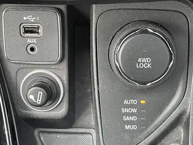 クライスラー・ジープ ジープ コンパス リミテッド 愛知県 2021(令3)年 3.7万km 黒 /禁煙//メーカーナビ//BT/USB/AUX/フルセグ//バックカメラ//黒革シート//前席パワーシート//前席シートヒーター//ALPINEサウンドシステム//BRUT16インチAW//ホワイトレタータイヤ//パワーバックドア//前後ドライブレコーダー//ETC2.0//ACC/BSM//自動緊急ブレーキ//レーンセンス//側面距離警告//電子制御パーキングブレーキ//MTモード付AT//LEDオートライト//フロントフォグ/リアフォグ//照明付きバニティミラー//自動防眩ルームミラー//純正フロアマット//純正ドアバイザー//スペアスマートキー//スペアタイヤ//新車時保証書//取扱説明書