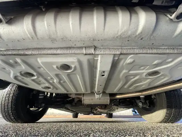 トヨタ ヴォクシー ZS 煌Ⅲ 滋賀県 2021(令3)年 4.1万km ホワイトパールクリスタルシャイン 両側パワースライドドア/社外9インチナビ/(AM/FM/CD/DVD/Bluetooth/USB/HDMI/SD)/前後ドライブレコーダー/バックカメラ/ETC/プリクラッシュブレーキアシスト/レーンキープアシスト/アイドリングストップ/クルーズコントロール/横滑り防止装置/コーナーセンサー/革巻きステアリング/ステアリングスイッチ/LEDヘッドライト/フロントフォグ/オートマチックハイビーム/後席エアコン/後席サンシェード/純正ドアバイザー/ISOFIX対応/プッシュスタート/スマートキー/ECOモード