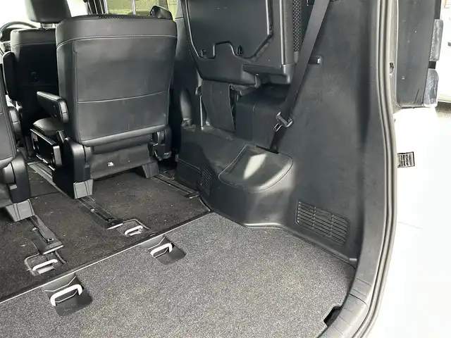 トヨタ ヴォクシー ZS 煌Ⅲ 滋賀県 2021(令3)年 4.1万km ホワイトパールクリスタルシャイン 両側パワースライドドア/社外9インチナビ/(AM/FM/CD/DVD/Bluetooth/USB/HDMI/SD)/前後ドライブレコーダー/バックカメラ/ETC/プリクラッシュブレーキアシスト/レーンキープアシスト/アイドリングストップ/クルーズコントロール/横滑り防止装置/コーナーセンサー/革巻きステアリング/ステアリングスイッチ/LEDヘッドライト/フロントフォグ/オートマチックハイビーム/後席エアコン/後席サンシェード/純正ドアバイザー/ISOFIX対応/プッシュスタート/スマートキー/ECOモード