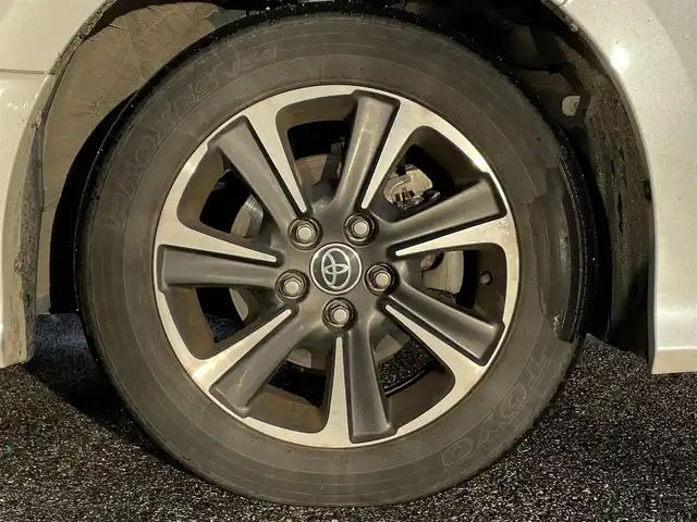 トヨタ ヴォクシー ZS 煌Ⅲ 滋賀県 2021(令3)年 4.1万km ホワイトパールクリスタルシャイン 両側パワースライドドア/社外9インチナビ/(AM/FM/CD/DVD/Bluetooth/USB/HDMI/SD)/前後ドライブレコーダー/バックカメラ/ETC/プリクラッシュブレーキアシスト/レーンキープアシスト/アイドリングストップ/クルーズコントロール/横滑り防止装置/コーナーセンサー/革巻きステアリング/ステアリングスイッチ/LEDヘッドライト/フロントフォグ/オートマチックハイビーム/後席エアコン/後席サンシェード/純正ドアバイザー/ISOFIX対応/プッシュスタート/スマートキー/ECOモード