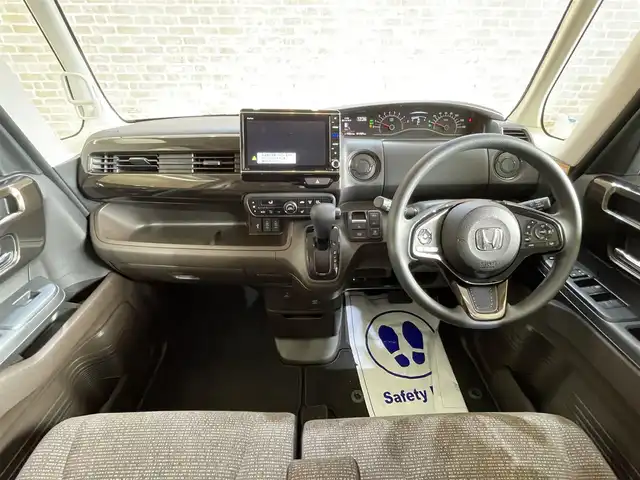 ホンダ Ｎ ＢＯＸ L 岩手県 2022(令4)年 1.2万km プレミアムアイボリーパールⅡ ４WD/両側パワースライドドア/コーディネートスタイル/ホンダセンシング/衝突軽減ブレーキ/誤発進抑制機能/路外逸脱抑制機能/渋滞追従機能付きアダプティブクルーズコントロール/車線維持支援機能/オートハイビーム/先行車発信お知らせ機能/標識認識機能/オートブレーキホールド機能/横滑り防止装置/アイドリングストップ/パーキングセンサー/アレルクリーンプラスシート/前席シートヒーター/ロールサンシェード/シートバックテーブル/純正8インチナビ/フルセグTV/バックカメラ/ドライブレコーダー/フルLEDヘッドライト/14インチスチールホイール　純正センターキャップ付き