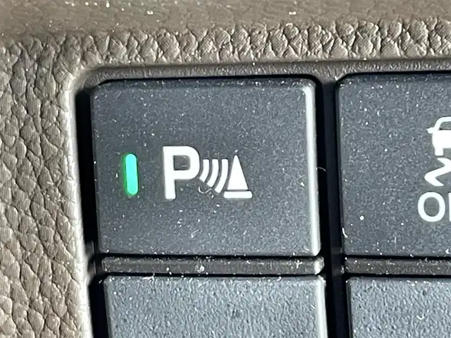 ホンダ Ｎ ＢＯＸ L 岩手県 2022(令4)年 1.2万km プレミアムアイボリーパールⅡ ４WD/両側パワースライドドア/コーディネートスタイル/ホンダセンシング/衝突軽減ブレーキ/誤発進抑制機能/路外逸脱抑制機能/渋滞追従機能付きアダプティブクルーズコントロール/車線維持支援機能/オートハイビーム/先行車発信お知らせ機能/標識認識機能/オートブレーキホールド機能/横滑り防止装置/アイドリングストップ/パーキングセンサー/アレルクリーンプラスシート/前席シートヒーター/ロールサンシェード/シートバックテーブル/純正8インチナビ/フルセグTV/バックカメラ/ドライブレコーダー/フルLEDヘッドライト/14インチスチールホイール　純正センターキャップ付き