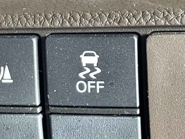 ホンダ Ｎ ＢＯＸ L 岩手県 2022(令4)年 1.2万km プレミアムアイボリーパールⅡ ４WD/両側パワースライドドア/コーディネートスタイル/ホンダセンシング/衝突軽減ブレーキ/誤発進抑制機能/路外逸脱抑制機能/渋滞追従機能付きアダプティブクルーズコントロール/車線維持支援機能/オートハイビーム/先行車発信お知らせ機能/標識認識機能/オートブレーキホールド機能/横滑り防止装置/アイドリングストップ/パーキングセンサー/アレルクリーンプラスシート/前席シートヒーター/ロールサンシェード/シートバックテーブル/純正8インチナビ/フルセグTV/バックカメラ/ドライブレコーダー/フルLEDヘッドライト/14インチスチールホイール　純正センターキャップ付き