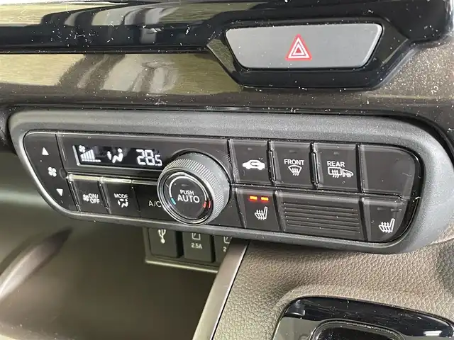 ホンダ Ｎ ＢＯＸ L 岩手県 2022(令4)年 1.2万km プレミアムアイボリーパールⅡ ４WD/両側パワースライドドア/コーディネートスタイル/ホンダセンシング/衝突軽減ブレーキ/誤発進抑制機能/路外逸脱抑制機能/渋滞追従機能付きアダプティブクルーズコントロール/車線維持支援機能/オートハイビーム/先行車発信お知らせ機能/標識認識機能/オートブレーキホールド機能/横滑り防止装置/アイドリングストップ/パーキングセンサー/アレルクリーンプラスシート/前席シートヒーター/ロールサンシェード/シートバックテーブル/純正8インチナビ/フルセグTV/バックカメラ/ドライブレコーダー/フルLEDヘッドライト/14インチスチールホイール　純正センターキャップ付き