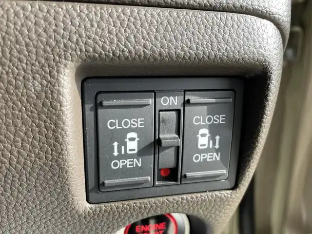 ホンダ Ｎ ＢＯＸ L 岩手県 2022(令4)年 1.2万km プレミアムアイボリーパールⅡ ４WD/両側パワースライドドア/コーディネートスタイル/ホンダセンシング/衝突軽減ブレーキ/誤発進抑制機能/路外逸脱抑制機能/渋滞追従機能付きアダプティブクルーズコントロール/車線維持支援機能/オートハイビーム/先行車発信お知らせ機能/標識認識機能/オートブレーキホールド機能/横滑り防止装置/アイドリングストップ/パーキングセンサー/アレルクリーンプラスシート/前席シートヒーター/ロールサンシェード/シートバックテーブル/純正8インチナビ/フルセグTV/バックカメラ/ドライブレコーダー/フルLEDヘッドライト/14インチスチールホイール　純正センターキャップ付き