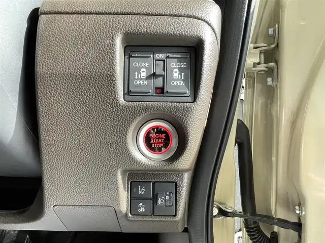 ホンダ Ｎ ＢＯＸ L 岩手県 2022(令4)年 1.2万km プレミアムアイボリーパールⅡ ４WD/両側パワースライドドア/コーディネートスタイル/ホンダセンシング/衝突軽減ブレーキ/誤発進抑制機能/路外逸脱抑制機能/渋滞追従機能付きアダプティブクルーズコントロール/車線維持支援機能/オートハイビーム/先行車発信お知らせ機能/標識認識機能/オートブレーキホールド機能/横滑り防止装置/アイドリングストップ/パーキングセンサー/アレルクリーンプラスシート/前席シートヒーター/ロールサンシェード/シートバックテーブル/純正8インチナビ/フルセグTV/バックカメラ/ドライブレコーダー/フルLEDヘッドライト/14インチスチールホイール　純正センターキャップ付き