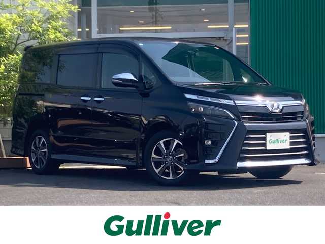 トヨタ ヴォクシー ZS 煌 岡山県 2018(平30)年 5.6万km ブラック 純正9インチナビ（NSZT-Y66T）/AMFM/CD/BT/USB/HDMI/フルセグ/バックカメラ/ETC/両側パワースライドドア/前方ドライブレコーダー/MT付きAT/クルーズコントロール/プリクラッシュセーフティシステム/LDA/LEDヘッドライト/オートハイビーム/純正AW/純正フロアマット/保証書/取扱説明書/スペアキー