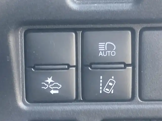 トヨタ ヴォクシー ZS 煌 岡山県 2018(平30)年 5.6万km ブラック 純正9インチナビ（NSZT-Y66T）/AMFM/CD/BT/USB/HDMI/フルセグ/バックカメラ/ETC/両側パワースライドドア/前方ドライブレコーダー/MT付きAT/クルーズコントロール/プリクラッシュセーフティシステム/LDA/LEDヘッドライト/オートハイビーム/純正AW/純正フロアマット/保証書/取扱説明書/スペアキー