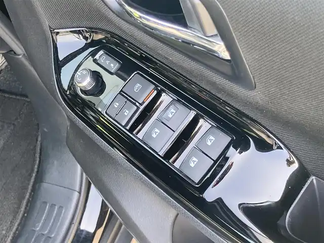 トヨタ ヴォクシー ZS 煌 岡山県 2018(平30)年 5.6万km ブラック 純正9インチナビ（NSZT-Y66T）/AMFM/CD/BT/USB/HDMI/フルセグ/バックカメラ/ETC/両側パワースライドドア/前方ドライブレコーダー/MT付きAT/クルーズコントロール/プリクラッシュセーフティシステム/LDA/LEDヘッドライト/オートハイビーム/純正AW/純正フロアマット/保証書/取扱説明書/スペアキー
