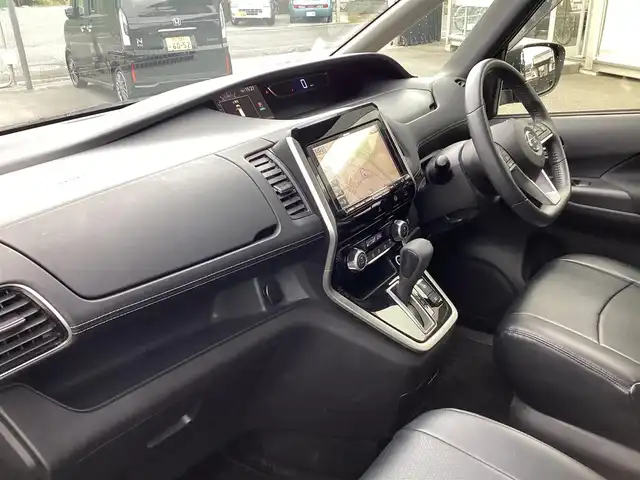日産 セレナ ハイウェイスターVセレクションⅡ 岡山県 2017(平29)年 8.7万km ダイヤモンドブラック 社外９インチメモFリーナビ/フルセグ/バックカメラ/全方位カメラ/後席フリップダウンモニター/ビルトインETC/プロパイロット/R両側パワースライド/前後ドラレコ/革調シートカバー