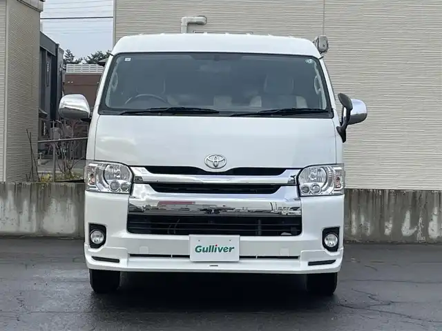 トヨタ ハイエース GL 青森県 2018(平30)年 9.5万km ホワイトパールクリスタルシャイン 4WD/ワンオーナー/モデリスタエアロ　/キャンピング仕様/ベッドキッド/タープ/シンク/フローリング/後席回転対座シート/後席TVモニター有（HDMI用）/WAC/片側パワースライドドア/社外ナビ/・フルセグ/AM/FM/CD/DVD/BT/純正フロアマット/センターコンソール/車線逸脱警報/横滑り防止機能/ヒルスタートアシスト/UVカットガラス/プライバシーガラス/盗難防止装置/オートライト/ETC/スペアキー/純正スターター/保証書/取扱説明書