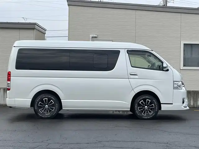トヨタ ハイエース GL 青森県 2018(平30)年 9.5万km ホワイトパールクリスタルシャイン 4WD/ワンオーナー/モデリスタエアロ　/キャンピング仕様/ベッドキッド/タープ/シンク/フローリング/後席回転対座シート/後席TVモニター有（HDMI用）/WAC/片側パワースライドドア/社外ナビ/・フルセグ/AM/FM/CD/DVD/BT/純正フロアマット/センターコンソール/車線逸脱警報/横滑り防止機能/ヒルスタートアシスト/UVカットガラス/プライバシーガラス/盗難防止装置/オートライト/ETC/スペアキー/純正スターター/保証書/取扱説明書