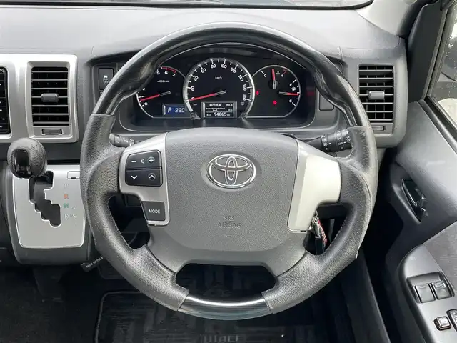 トヨタ ハイエース GL 青森県 2018(平30)年 9.5万km ホワイトパールクリスタルシャイン 4WD/ワンオーナー/モデリスタエアロ　/キャンピング仕様/ベッドキッド/タープ/シンク/フローリング/後席回転対座シート/後席TVモニター有（HDMI用）/WAC/片側パワースライドドア/社外ナビ/・フルセグ/AM/FM/CD/DVD/BT/純正フロアマット/センターコンソール/車線逸脱警報/横滑り防止機能/ヒルスタートアシスト/UVカットガラス/プライバシーガラス/盗難防止装置/オートライト/ETC/スペアキー/純正スターター/保証書/取扱説明書