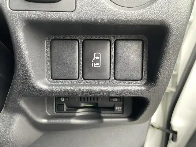 トヨタ ハイエース GL 青森県 2018(平30)年 9.5万km ホワイトパールクリスタルシャイン 4WD/ワンオーナー/モデリスタエアロ　/キャンピング仕様/ベッドキッド/タープ/シンク/フローリング/後席回転対座シート/後席TVモニター有（HDMI用）/WAC/片側パワースライドドア/社外ナビ/・フルセグ/AM/FM/CD/DVD/BT/純正フロアマット/センターコンソール/車線逸脱警報/横滑り防止機能/ヒルスタートアシスト/UVカットガラス/プライバシーガラス/盗難防止装置/オートライト/ETC/スペアキー/純正スターター/保証書/取扱説明書