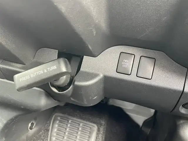 トヨタ ハイエース GL 青森県 2018(平30)年 9.5万km ホワイトパールクリスタルシャイン 4WD/ワンオーナー/モデリスタエアロ　/キャンピング仕様/ベッドキッド/タープ/シンク/フローリング/後席回転対座シート/後席TVモニター有（HDMI用）/WAC/片側パワースライドドア/社外ナビ/・フルセグ/AM/FM/CD/DVD/BT/純正フロアマット/センターコンソール/車線逸脱警報/横滑り防止機能/ヒルスタートアシスト/UVカットガラス/プライバシーガラス/盗難防止装置/オートライト/ETC/スペアキー/純正スターター/保証書/取扱説明書