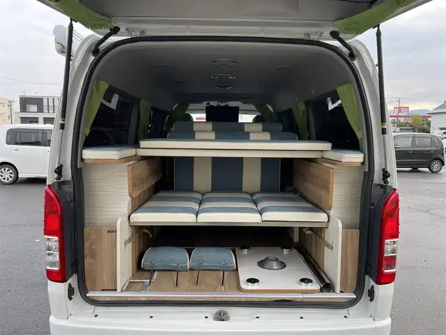 トヨタ ハイエース GL 青森県 2018(平30)年 9.5万km ホワイトパールクリスタルシャイン 4WD/ワンオーナー/モデリスタエアロ　/キャンピング仕様/ベッドキッド/タープ/シンク/フローリング/後席回転対座シート/後席TVモニター有（HDMI用）/WAC/片側パワースライドドア/社外ナビ/・フルセグ/AM/FM/CD/DVD/BT/純正フロアマット/センターコンソール/車線逸脱警報/横滑り防止機能/ヒルスタートアシスト/UVカットガラス/プライバシーガラス/盗難防止装置/オートライト/ETC/スペアキー/純正スターター/保証書/取扱説明書