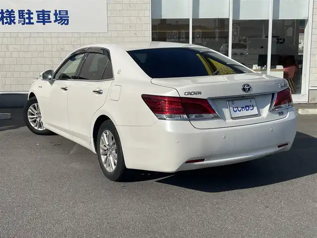 トヨタ クラウン ハイブリッド ロイヤルサルーン 長崎県 2013(平25)年 14.8万km ホワイトパールクリスタルシャイン (株)IDOMが運営する【じしゃロン長崎店】の自社ローン対象車両になります。こちらは現金ご利用時の価格です。自社ローンご希望の方は別途その旨お申付け下さい。/・プッシュスタート/・純正ナビ/・フルセグ/・Bluetooth/・バックカメラ/・前席パワーシート/・クルーズコントロール/・純正アルミホイル/・純正フロアマット/・ETC/・ドアバイザー