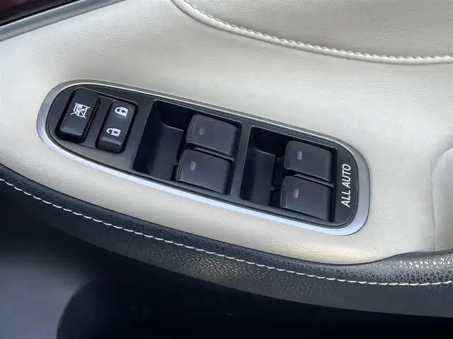 トヨタ クラウン ハイブリッド ロイヤルサルーン 長崎県 2013(平25)年 14.8万km ホワイトパールクリスタルシャイン (株)IDOMが運営する【じしゃロン長崎店】の自社ローン対象車両になります。こちらは現金ご利用時の価格です。自社ローンご希望の方は別途その旨お申付け下さい。/・プッシュスタート/・純正ナビ/・フルセグ/・Bluetooth/・バックカメラ/・前席パワーシート/・クルーズコントロール/・純正アルミホイル/・純正フロアマット/・ETC/・ドアバイザー