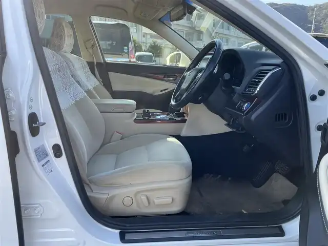 トヨタ クラウン ハイブリッド ロイヤルサルーン 長崎県 2013(平25)年 14.8万km ホワイトパールクリスタルシャイン (株)IDOMが運営する【じしゃロン長崎店】の自社ローン対象車両になります。こちらは現金ご利用時の価格です。自社ローンご希望の方は別途その旨お申付け下さい。/・プッシュスタート/・純正ナビ/・フルセグ/・Bluetooth/・バックカメラ/・前席パワーシート/・クルーズコントロール/・純正アルミホイル/・純正フロアマット/・ETC/・ドアバイザー