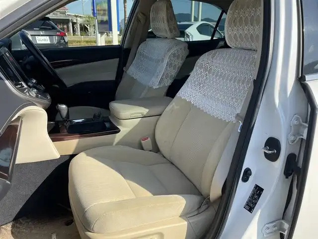 トヨタ クラウン ハイブリッド ロイヤルサルーン 長崎県 2013(平25)年 14.8万km ホワイトパールクリスタルシャイン (株)IDOMが運営する【じしゃロン長崎店】の自社ローン対象車両になります。こちらは現金ご利用時の価格です。自社ローンご希望の方は別途その旨お申付け下さい。/・プッシュスタート/・純正ナビ/・フルセグ/・Bluetooth/・バックカメラ/・前席パワーシート/・クルーズコントロール/・純正アルミホイル/・純正フロアマット/・ETC/・ドアバイザー