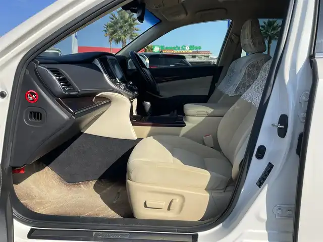 トヨタ クラウン ハイブリッド ロイヤルサルーン 長崎県 2013(平25)年 14.8万km ホワイトパールクリスタルシャイン (株)IDOMが運営する【じしゃロン長崎店】の自社ローン対象車両になります。こちらは現金ご利用時の価格です。自社ローンご希望の方は別途その旨お申付け下さい。/・プッシュスタート/・純正ナビ/・フルセグ/・Bluetooth/・バックカメラ/・前席パワーシート/・クルーズコントロール/・純正アルミホイル/・純正フロアマット/・ETC/・ドアバイザー