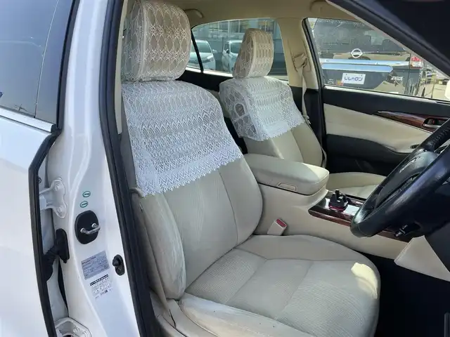 トヨタ クラウン ハイブリッド ロイヤルサルーン 長崎県 2013(平25)年 14.8万km ホワイトパールクリスタルシャイン (株)IDOMが運営する【じしゃロン長崎店】の自社ローン対象車両になります。こちらは現金ご利用時の価格です。自社ローンご希望の方は別途その旨お申付け下さい。/・プッシュスタート/・純正ナビ/・フルセグ/・Bluetooth/・バックカメラ/・前席パワーシート/・クルーズコントロール/・純正アルミホイル/・純正フロアマット/・ETC/・ドアバイザー