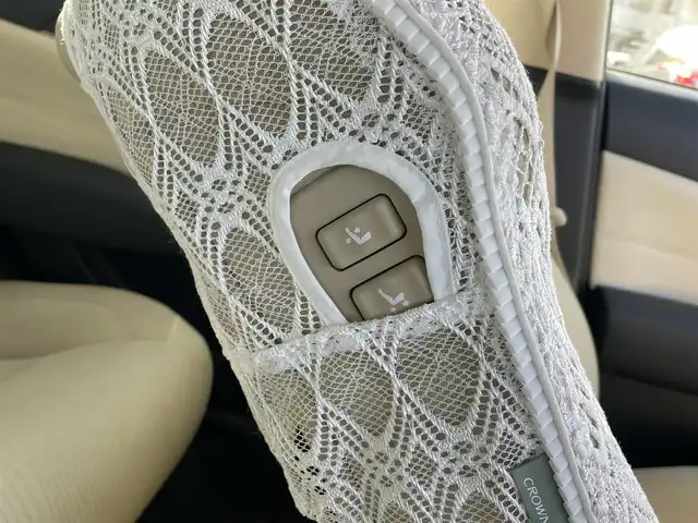 トヨタ クラウン ハイブリッド ロイヤルサルーン 長崎県 2013(平25)年 14.8万km ホワイトパールクリスタルシャイン (株)IDOMが運営する【じしゃロン長崎店】の自社ローン対象車両になります。こちらは現金ご利用時の価格です。自社ローンご希望の方は別途その旨お申付け下さい。/・プッシュスタート/・純正ナビ/・フルセグ/・Bluetooth/・バックカメラ/・前席パワーシート/・クルーズコントロール/・純正アルミホイル/・純正フロアマット/・ETC/・ドアバイザー