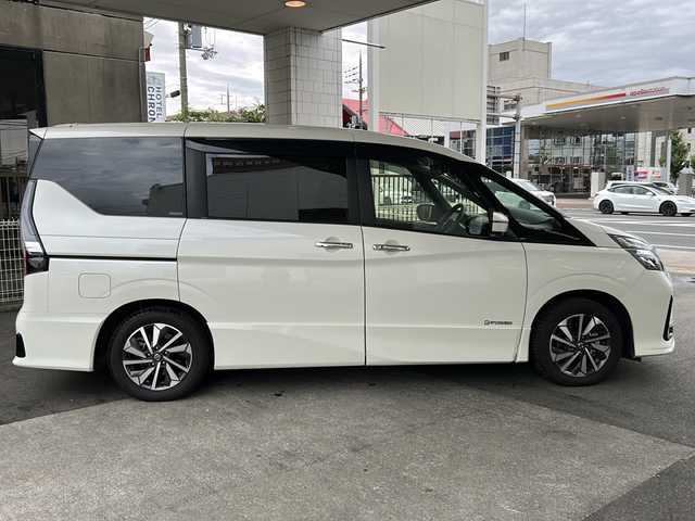 日産 セレナ e－パワー ハイウェイスター V 京都府 2020(令2)年 3.4万km ブリリアントホワイトパール 純正ナビ/Bluetooth/フルセグTV/プロパイロット/両側パワースライドドア/フリップダウンモニター/アラウンドビューモニター/バックカメラ/禁煙車/コーナーセンサー/BSM/BSW/BSI/LDW/LDP/エマージェンシーブレーキ/デジタルインナーミラー/電動パーキングブレーキ/3列シート/LEDヘッドライト/フォグランプ/オートライト/レーダークルーズコントロール/前後ドライブレコーダー/純正16インチAW/ウインカーミラー/ワンオーナー/ビルトインETC/プッシュスタート/ステアリングスイッチ/純正フロアマット/純正ドアバイザー/スマートキースペア/保証書/取扱説明書