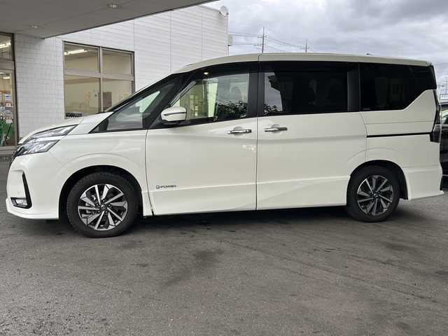 日産 セレナ e－パワー ハイウェイスター V 京都府 2020(令2)年 3.4万km ブリリアントホワイトパール 純正ナビ/Bluetooth/フルセグTV/プロパイロット/両側パワースライドドア/フリップダウンモニター/アラウンドビューモニター/バックカメラ/禁煙車/コーナーセンサー/BSM/BSW/BSI/LDW/LDP/エマージェンシーブレーキ/デジタルインナーミラー/電動パーキングブレーキ/3列シート/LEDヘッドライト/フォグランプ/オートライト/レーダークルーズコントロール/前後ドライブレコーダー/純正16インチAW/ウインカーミラー/ワンオーナー/ビルトインETC/プッシュスタート/ステアリングスイッチ/純正フロアマット/純正ドアバイザー/スマートキースペア/保証書/取扱説明書