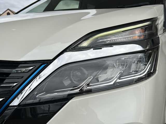 日産 セレナ e－パワー ハイウェイスター V 京都府 2020(令2)年 3.4万km ブリリアントホワイトパール 純正ナビ/Bluetooth/フルセグTV/プロパイロット/両側パワースライドドア/フリップダウンモニター/アラウンドビューモニター/バックカメラ/禁煙車/コーナーセンサー/BSM/BSW/BSI/LDW/LDP/エマージェンシーブレーキ/デジタルインナーミラー/電動パーキングブレーキ/3列シート/LEDヘッドライト/フォグランプ/オートライト/レーダークルーズコントロール/前後ドライブレコーダー/純正16インチAW/ウインカーミラー/ワンオーナー/ビルトインETC/プッシュスタート/ステアリングスイッチ/純正フロアマット/純正ドアバイザー/スマートキースペア/保証書/取扱説明書