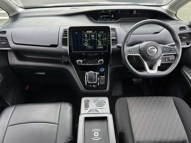 日産 セレナ e－パワー ハイウェイスター V 岐阜県 2020(令2)年 3.4万km ブリリアントホワイトパール 登録時走行距離33524km/純正ナビ/Bluetooth/フルセグTV/プロパイロット/両側パワースライドドア/フリップダウンモニター/アラウンドビューモニター/バックカメラ/禁煙車/コーナーセンサー/BSM/BSW/BSI/LDW/LDP/エマージェンシーブレーキ/デジタルインナーミラー/電動パーキングブレーキ/3列シート/LEDヘッドライト/フォグランプ/オートライト/レーダークルーズコントロール/前後ドライブレコーダー/純正16インチAW/ウインカーミラー/ワンオーナー/ビルトインETC/プッシュスタート/ステアリングスイッチ/純正フロアマット/純正ドアバイザー/スマートキースペア/保証書/取扱説明書
