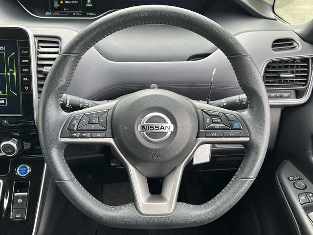 日産 セレナ e－パワー ハイウェイスター V 岐阜県 2020(令2)年 3.4万km ブリリアントホワイトパール 登録時走行距離33524km/純正ナビ/Bluetooth/フルセグTV/プロパイロット/両側パワースライドドア/フリップダウンモニター/アラウンドビューモニター/バックカメラ/禁煙車/コーナーセンサー/BSM/BSW/BSI/LDW/LDP/エマージェンシーブレーキ/デジタルインナーミラー/電動パーキングブレーキ/3列シート/LEDヘッドライト/フォグランプ/オートライト/レーダークルーズコントロール/前後ドライブレコーダー/純正16インチAW/ウインカーミラー/ワンオーナー/ビルトインETC/プッシュスタート/ステアリングスイッチ/純正フロアマット/純正ドアバイザー/スマートキースペア/保証書/取扱説明書