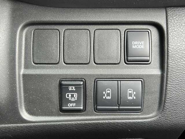 日産 セレナ e－パワー ハイウェイスター V 岐阜県 2020(令2)年 3.4万km ブリリアントホワイトパール 登録時走行距離33524km/純正ナビ/Bluetooth/フルセグTV/プロパイロット/両側パワースライドドア/フリップダウンモニター/アラウンドビューモニター/バックカメラ/禁煙車/コーナーセンサー/BSM/BSW/BSI/LDW/LDP/エマージェンシーブレーキ/デジタルインナーミラー/電動パーキングブレーキ/3列シート/LEDヘッドライト/フォグランプ/オートライト/レーダークルーズコントロール/前後ドライブレコーダー/純正16インチAW/ウインカーミラー/ワンオーナー/ビルトインETC/プッシュスタート/ステアリングスイッチ/純正フロアマット/純正ドアバイザー/スマートキースペア/保証書/取扱説明書