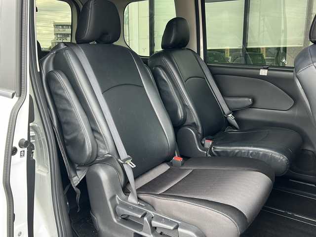 日産 セレナ e－パワー ハイウェイスター V 岐阜県 2020(令2)年 3.4万km ブリリアントホワイトパール 登録時走行距離33524km/純正ナビ/Bluetooth/フルセグTV/プロパイロット/両側パワースライドドア/フリップダウンモニター/アラウンドビューモニター/バックカメラ/禁煙車/コーナーセンサー/BSM/BSW/BSI/LDW/LDP/エマージェンシーブレーキ/デジタルインナーミラー/電動パーキングブレーキ/3列シート/LEDヘッドライト/フォグランプ/オートライト/レーダークルーズコントロール/前後ドライブレコーダー/純正16インチAW/ウインカーミラー/ワンオーナー/ビルトインETC/プッシュスタート/ステアリングスイッチ/純正フロアマット/純正ドアバイザー/スマートキースペア/保証書/取扱説明書