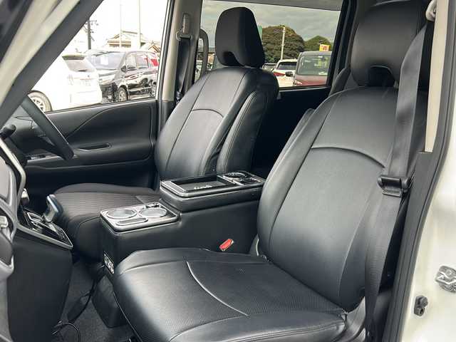 日産 セレナ e－パワー ハイウェイスター V 岐阜県 2020(令2)年 3.4万km ブリリアントホワイトパール 登録時走行距離33524km/純正ナビ/Bluetooth/フルセグTV/プロパイロット/両側パワースライドドア/フリップダウンモニター/アラウンドビューモニター/バックカメラ/禁煙車/コーナーセンサー/BSM/BSW/BSI/LDW/LDP/エマージェンシーブレーキ/デジタルインナーミラー/電動パーキングブレーキ/3列シート/LEDヘッドライト/フォグランプ/オートライト/レーダークルーズコントロール/前後ドライブレコーダー/純正16インチAW/ウインカーミラー/ワンオーナー/ビルトインETC/プッシュスタート/ステアリングスイッチ/純正フロアマット/純正ドアバイザー/スマートキースペア/保証書/取扱説明書