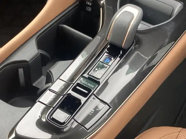 トヨタ クラウン スポーツ Z 岡山県 2025(令7)年 0.1万km未満 プレシャスホワイトパール 純正12.3インチHDディスプレイ/フルセグTV、AM、FM、/Apple Carplay、Android Auto/パノラマルーフ/ビルトインETC2.0/モデリスタフルエアロ/デジタルインナーミラー/メモリーシート/ドライブレコーダー/置くだけ充電/アクセサリーコンセント/茶革シート/前席シートヒーター/前席シートベンチレーション/ハンズフリーパワーバックドア/パノラミックビューモニター/パーキングサポートブレーキ/トヨタチームメイト/・アドバンスドパーク/・アドバンスドドライブ/トヨタセーフティセンス/・プリクラッシュセーフティ/・緊急時操舵支援/・フロントクロストラフィックアラート/・レーンチェンジアシスト/・レーントレーシングアシスト/・レーダークルーズコントロール/・アダブティブハイビームシステム/・ロードサインアシスト/・ドライバー異常時対応システム/・プロアクティブドライビングシステム/・発進遅れ告知機能/ブラインドスポットモニター/AC100V
