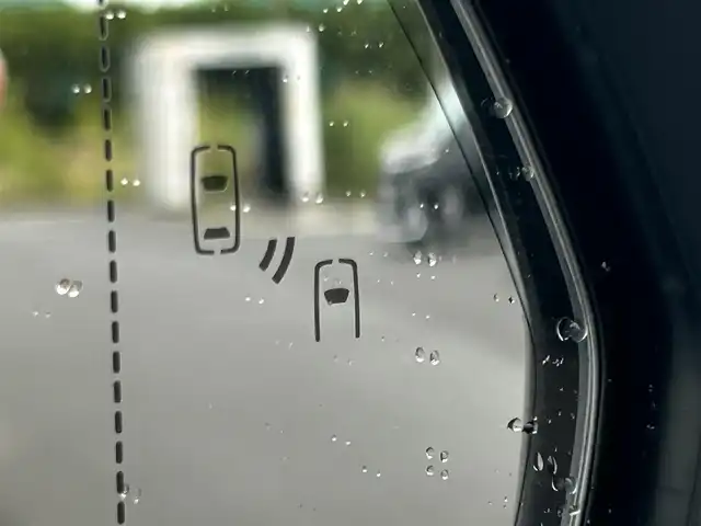 レクサス ＮＸ 350h Fスポーツ 岡山県 2023(令5)年 1.2万km グラファイトブラックガラスフレーク サンルーフ　/純正ナビ　/アラウンドビューモニター　/バックカメラ　/シートヒーター　/エアシート　/衝突軽減ブレーキ/レーダークルーズコントロール　/ブレーキホールド　/ワイヤレス充電　/ドライブレコーダー/２０インチ純正ＡＷ　/ＥＴＣ2.0