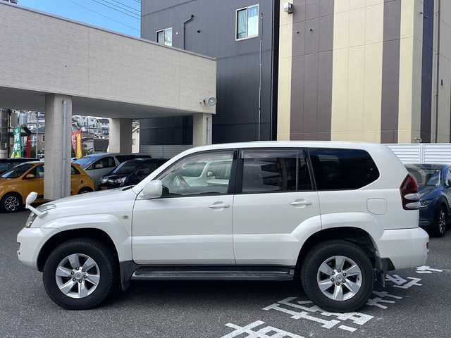 トヨタ ランドクルーザー プラド TZ Gセレクション 広島県 2006(平18)年 15.5万km ホワイトパールクリスタルシャイン /登録時走行距離/　　　　　　　154472キロ/ワンオーナー/メーカーナビ/バックカメラ/ベージュ革シート/シートヒーター/COOL BOX/スペアキー×１/ETC/新車時整備手帳/　　【保証書】/取扱説明書/
