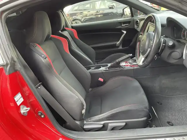 トヨタ ８６ GT エアロパッケージFT 神奈川県 2016(平28)年 11.6万km ピュアレッド BBS製純正18インチAW/純正エアロ/大型リアウィング/純正SDナビ・地デジTV/純正CD/DVD/SD/BT/バックカメラ/ETC/ドライブレコーダー/HIDライト/クルーズコントロール/パドルシフト/プッシュスタート/スマートキー×2/純正フロアマット/取扱説明書/保証書