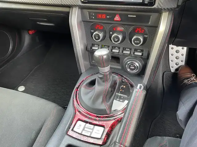 トヨタ ８６ GT エアロパッケージFT 神奈川県 2016(平28)年 11.6万km ピュアレッド BBS製純正18インチAW/純正エアロ/大型リアウィング/純正SDナビ・地デジTV/純正CD/DVD/SD/BT/バックカメラ/ETC/ドライブレコーダー/HIDライト/クルーズコントロール/パドルシフト/プッシュスタート/スマートキー×2/純正フロアマット/取扱説明書/保証書