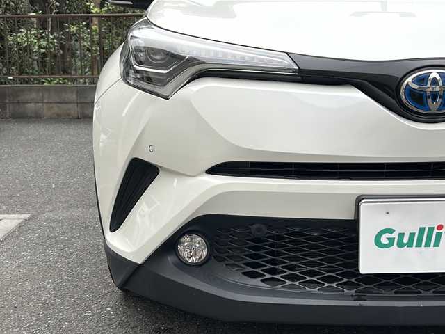 トヨタ Ｃ－ＨＲ G 埼玉県 2017(平29)年 4.5万km ホワイトパールクリスタルシャイン 登録時44994km/ワンオーナー/純正SDナビ（NSZT-W66T）/BT/AM/FM/CD/DVD/MSV/バックカメラ/ハーフレザーシート/シートヒーター（D+N席）/ビルトインETC2.0/前後ドライブレコーダー（DC-DR501）/純正18インチアルミホイール/革巻きハンドル/ステアリングリモコン/フロアマット/トヨタセーフティーセンス/レーダークルーズコントロール/レーンキープアシスト/衝突被害軽減システム/車両接近通報/横滑り防止装置/ブレーキホールド/ブラインドスポットモニター/コーナーセンサー/EVモード/電動格納ミラー/ウィンカーミラー/フォグランプ/ドアバイザー/ABS/保証書/取扱説明書/ナビ取説