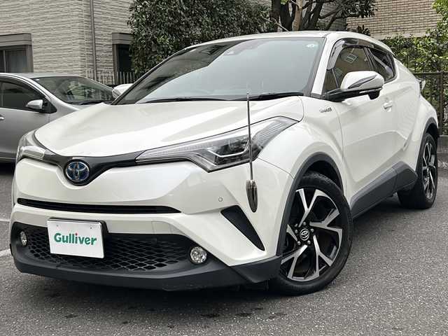 トヨタ Ｃ－ＨＲ G 埼玉県 2017(平29)年 4.5万km ホワイトパールクリスタルシャイン 登録時44994km/ワンオーナー/純正SDナビ（NSZT-W66T）/BT/AM/FM/CD/DVD/MSV/バックカメラ/ハーフレザーシート/シートヒーター（D+N席）/ビルトインETC2.0/前後ドライブレコーダー（DC-DR501）/純正18インチアルミホイール/革巻きハンドル/ステアリングリモコン/フロアマット/トヨタセーフティーセンス/レーダークルーズコントロール/レーンキープアシスト/衝突被害軽減システム/車両接近通報/横滑り防止装置/ブレーキホールド/ブラインドスポットモニター/コーナーセンサー/EVモード/電動格納ミラー/ウィンカーミラー/フォグランプ/ドアバイザー/ABS/保証書/取扱説明書/ナビ取説
