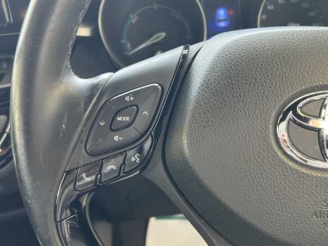 トヨタ Ｃ－ＨＲ G 埼玉県 2017(平29)年 4.5万km ホワイトパールクリスタルシャイン 登録時44994km/ワンオーナー/純正SDナビ（NSZT-W66T）/BT/AM/FM/CD/DVD/MSV/バックカメラ/ハーフレザーシート/シートヒーター（D+N席）/ビルトインETC2.0/前後ドライブレコーダー（DC-DR501）/純正18インチアルミホイール/革巻きハンドル/ステアリングリモコン/フロアマット/トヨタセーフティーセンス/レーダークルーズコントロール/レーンキープアシスト/衝突被害軽減システム/車両接近通報/横滑り防止装置/ブレーキホールド/ブラインドスポットモニター/コーナーセンサー/EVモード/電動格納ミラー/ウィンカーミラー/フォグランプ/ドアバイザー/ABS/保証書/取扱説明書/ナビ取説