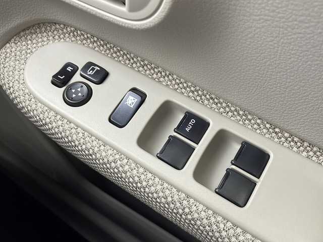 スズキ ラパン S 愛知県 2016(平28)年 6.8万km フレンチミントパールメタリック /禁煙車//KENWOOD彩速ナビ【MDV-D303】//地デジ/ipod/USB/SD/CD/FM/AM//バックカメラ//前後ドライブレコーダー//革巻きステアリング//運転席シートヒーター//ETC//HIDオートライト//レーダーブレーキサポート//アイドリングストップ//横滑り防止装置//社外フロアマット//社外ドアバイザー//ISOFIX//保証書/取扱説明書/スペアキー