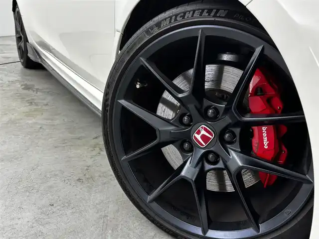 ホンダ シビック タイプR 福岡県 2023(令5)年 2.9万km チャンピオンシップホワイト ワンオーナー　/純正エアロ　/純正９型ＤＡナビ　/バックカメラ　/ブレンボキャリパー　/ＥＴＣ２．０　/ドラレコ　/アダプティブクルーズコントロール　/コーナーセンサー　/衝突被害軽減ブレーキ　/レーンキープ　/ＢＳＭ